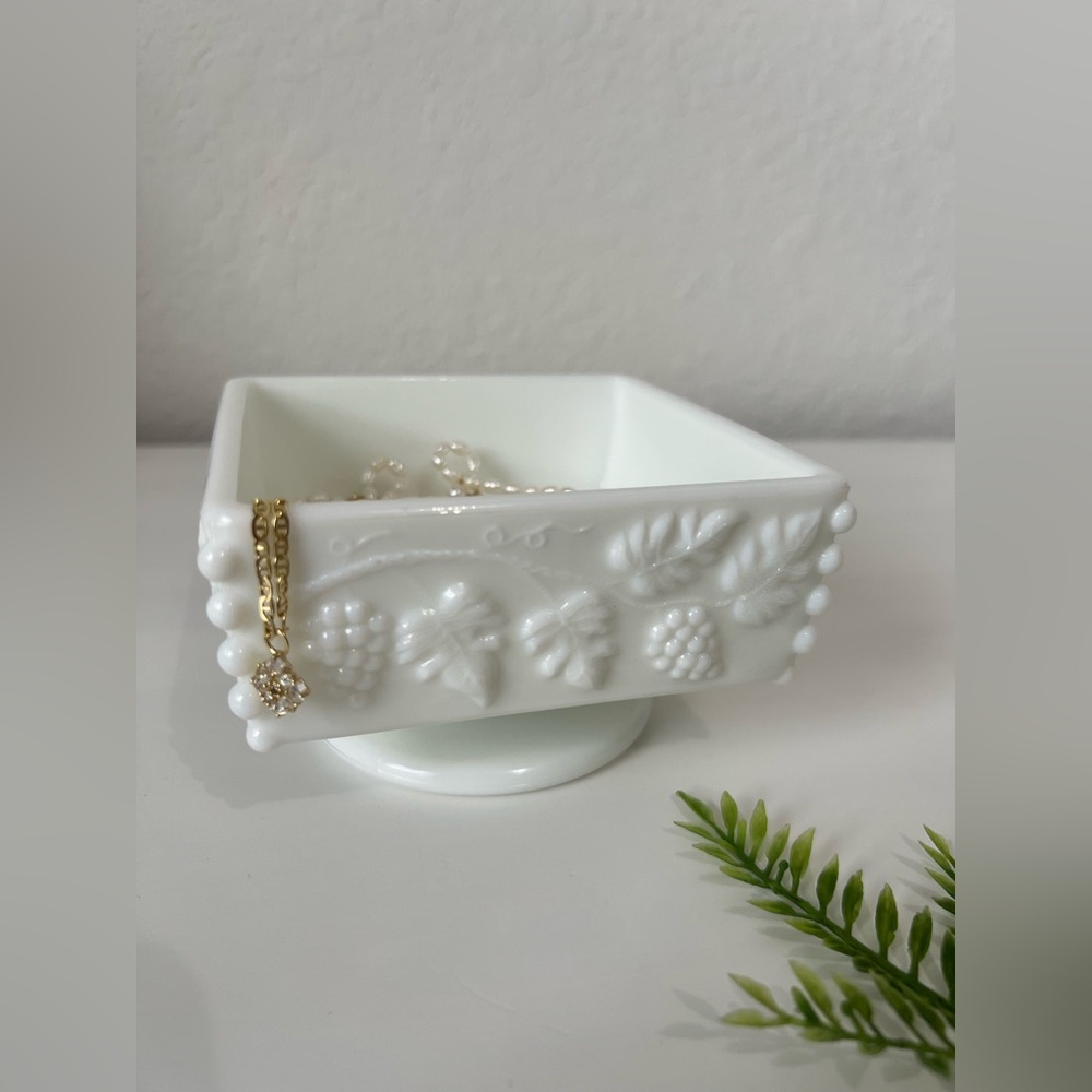 Vintage 1960's Milk Glass Westmoreland Paneled Grape‎ Beaded Square Dish